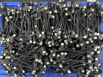 30000 kpl USB-C - USB-C 90 asteen taivutuksella